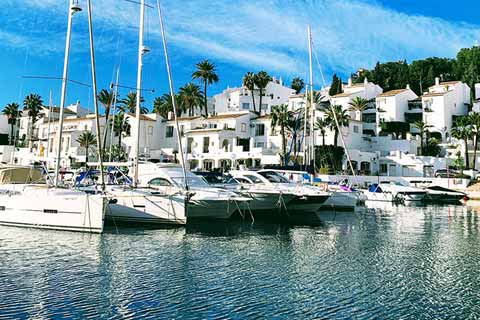 Things to See in Nerja --> Marina del Este