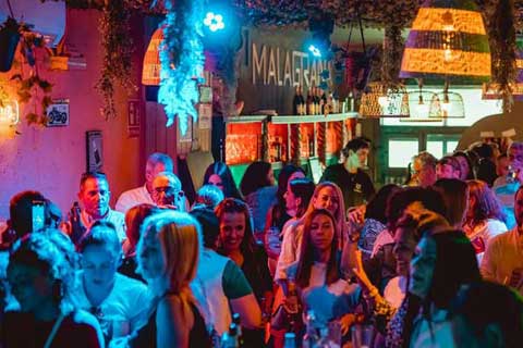 Cosas que hacer en Nerja --> Visita los 17 MEJORES bares