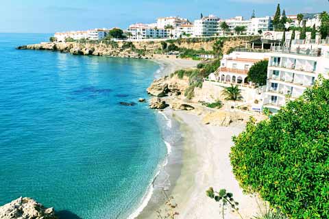 Playas en Nerja - El Salón