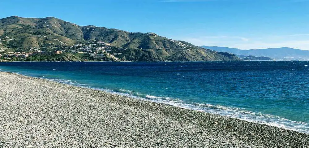 Playa Velilla | Almuñécar |¡Mejor guía de playas del 2022!