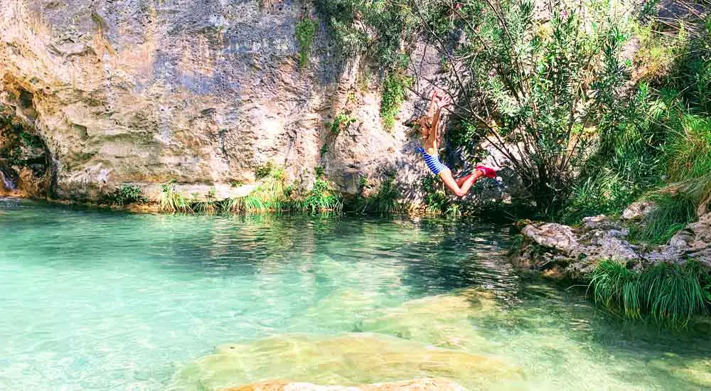 Junta de los Rios - jumping off rocks