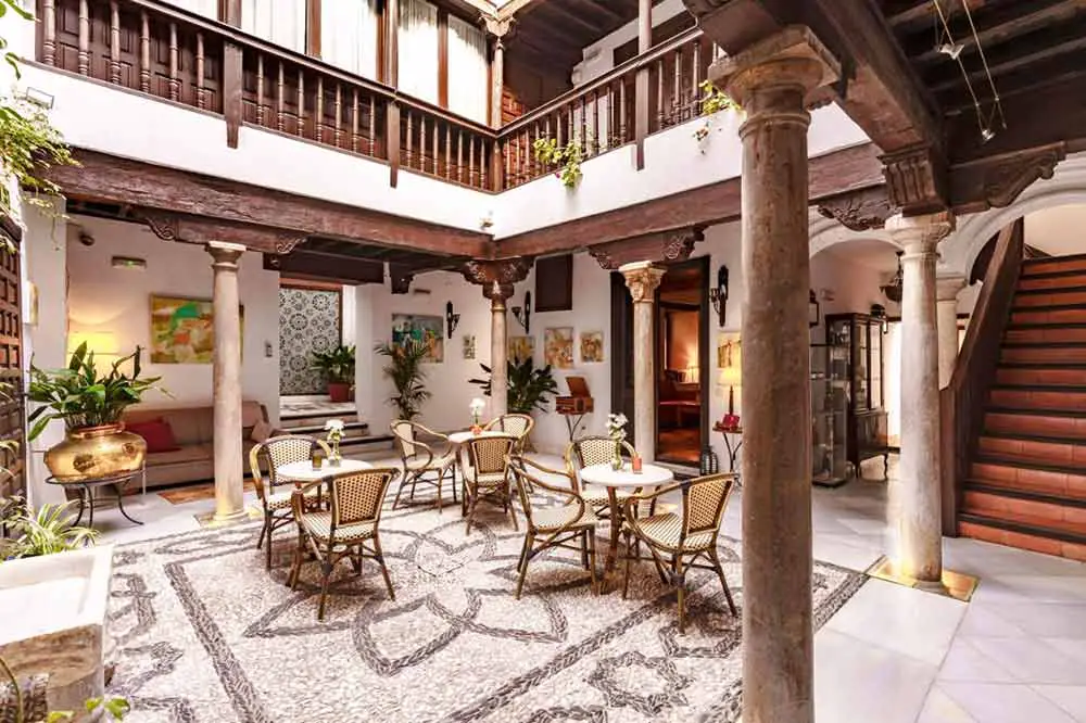 Boutique Hotels in Granada - Casa del Capitel NazarĂ