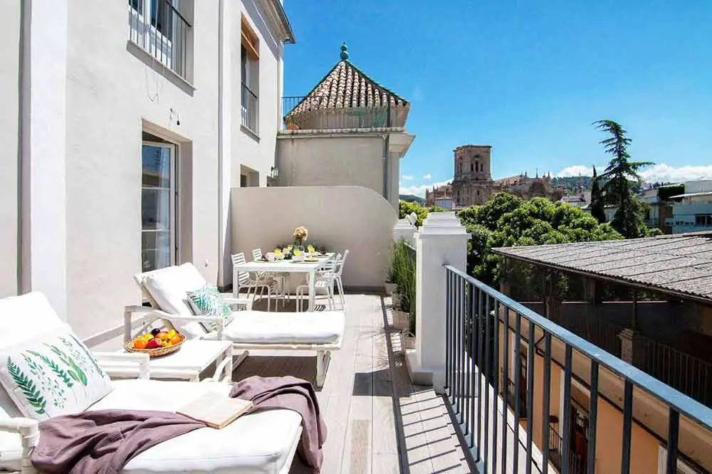 Hoteles con piscina en Granada - Apartamentos de lujo en Granada by Apolo Homes