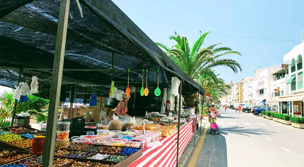 La Mamola Market