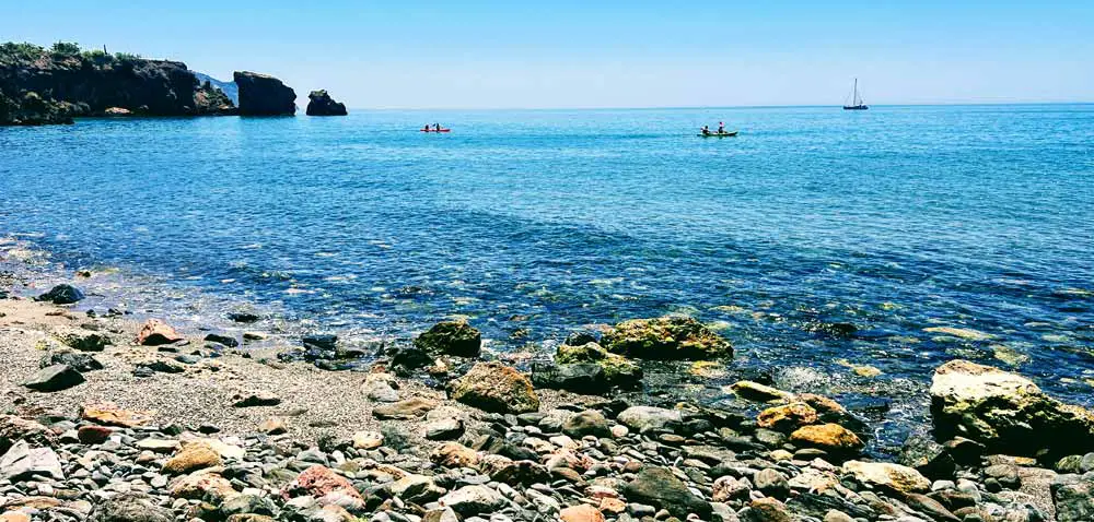 Playa la Caleta de Maro - Boats