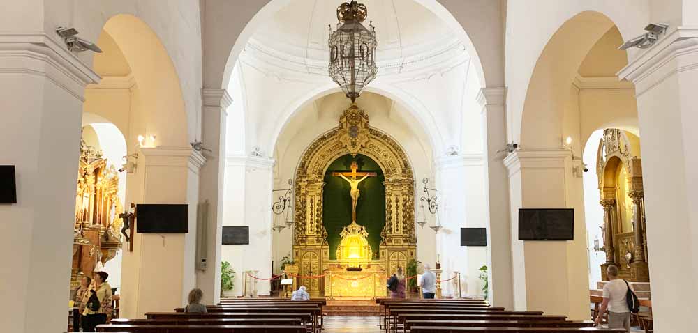 Iglesia de El Salvador - Naves interiores y columnas - Nerja