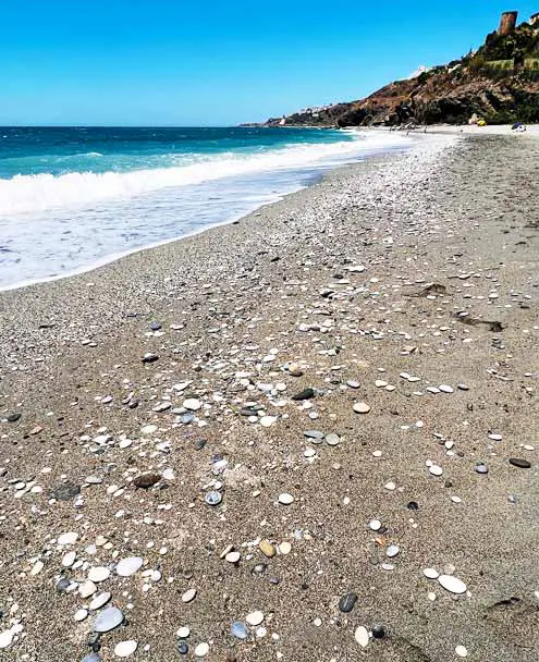Playa el Playazo - Dark Sand and Rocks