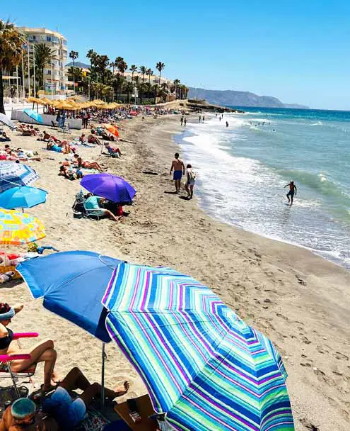 Playa Torrecilla - Sombrillas de verano