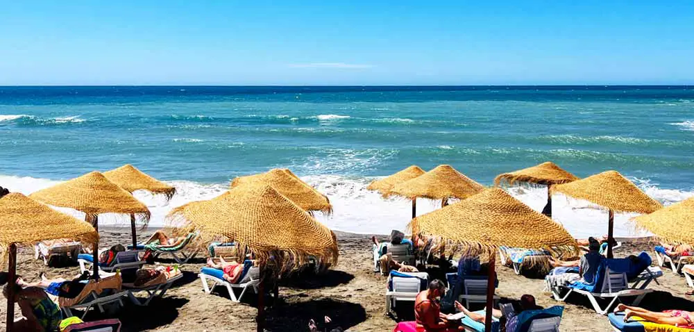 Playa Torrecilla - Tumbonas y mar
