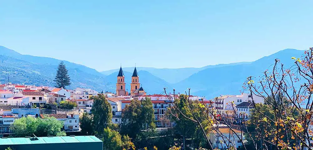 Vista de Órgiva desde la carretera del desfiladero de Poqueira