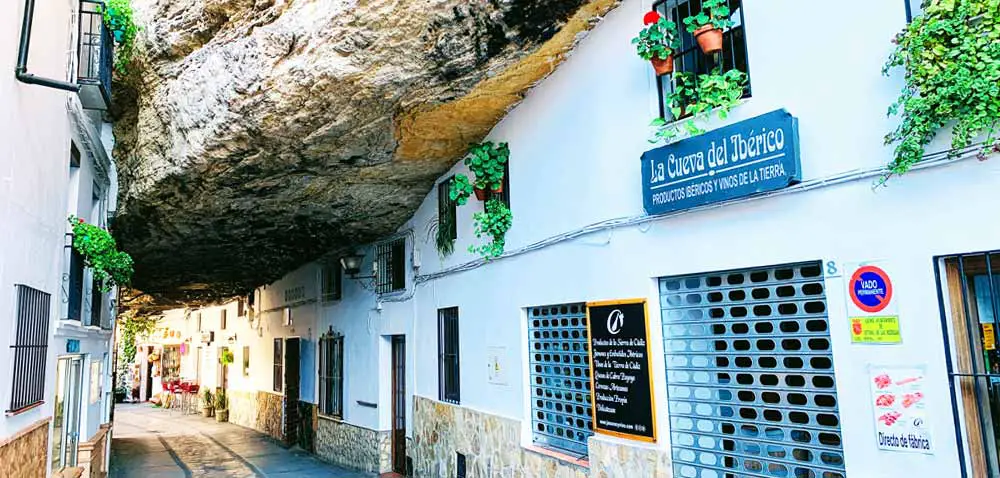 Setenil de las Bodegas, uno de los pueblos más bonitos de Cádiz