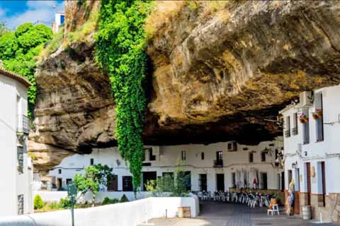 Visitas a pie - Casco antiguo de Setenil de las Bodegas